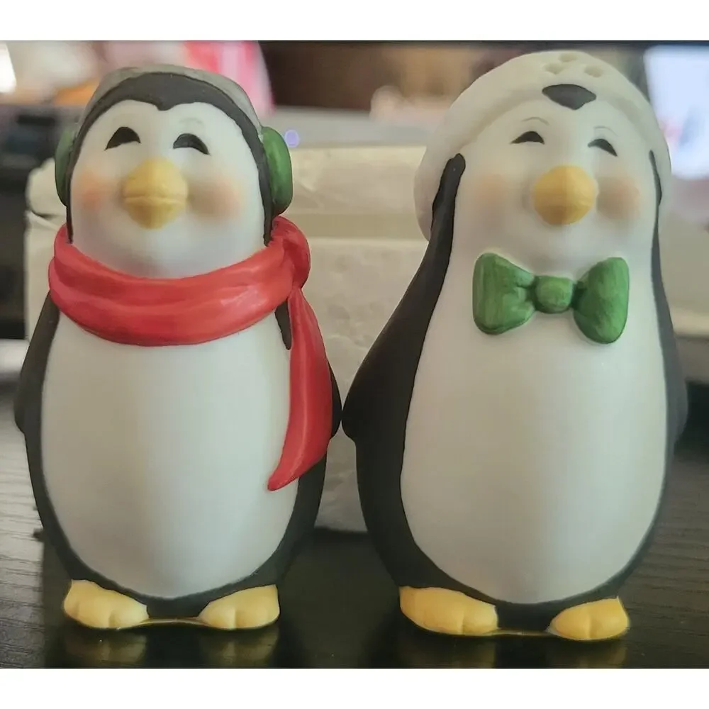 Penguin Christmas Salt & Pepper Shakers 1999 Figis 2.5